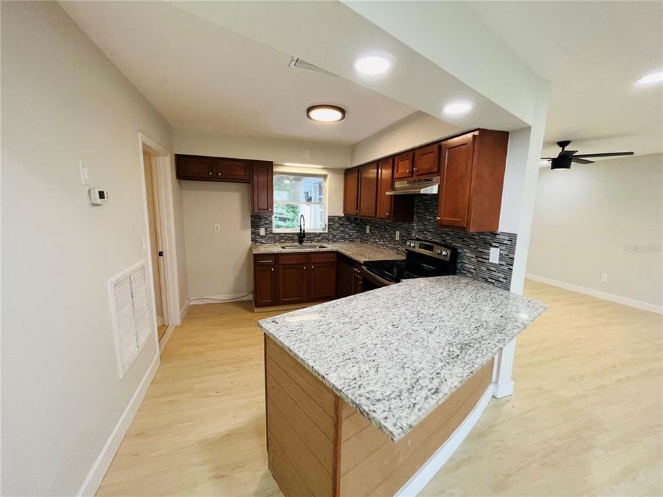 For Rent: $2,100 (3 beds, 2 baths, 1340 Square Feet)