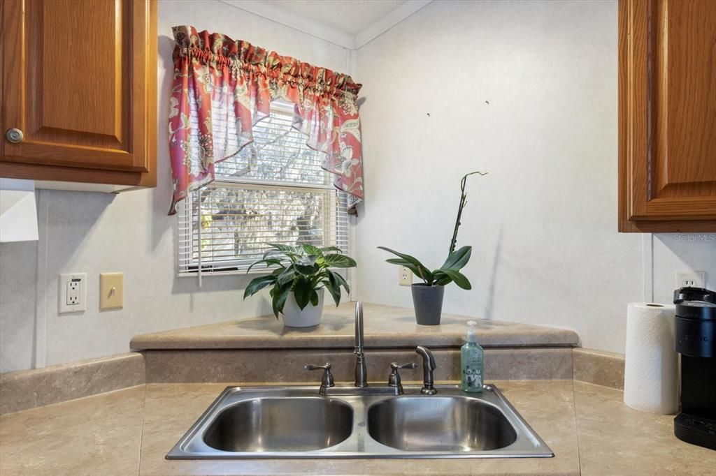 For Sale: $154,900 (2 beds, 2 baths, 896 Square Feet)