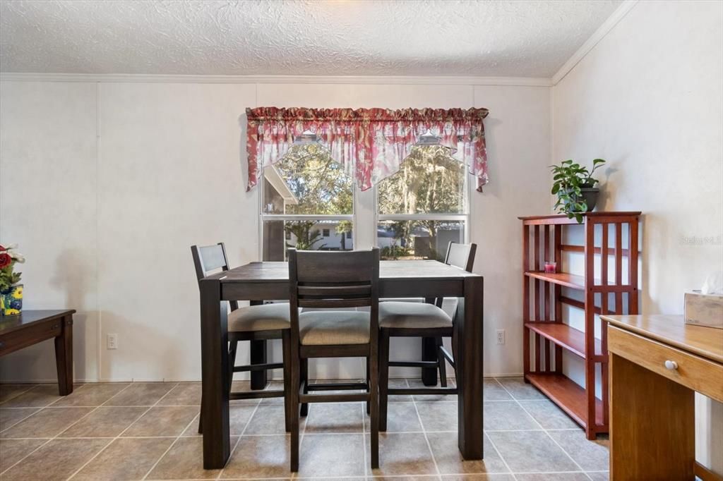 For Sale: $154,900 (2 beds, 2 baths, 896 Square Feet)