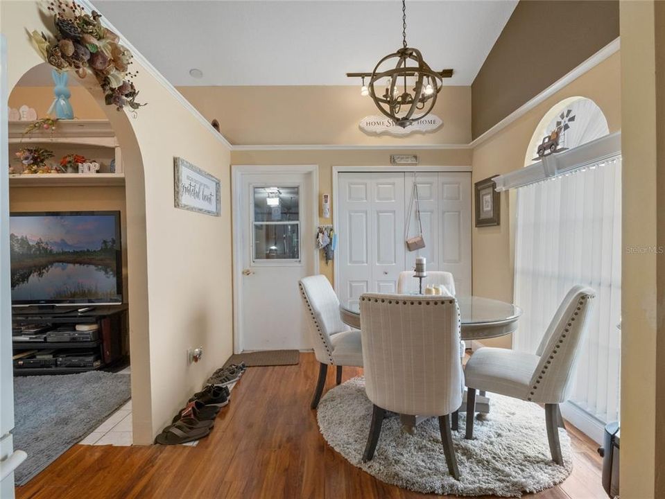 For Sale: $459,900 (3 beds, 2 baths, 1661 Square Feet)