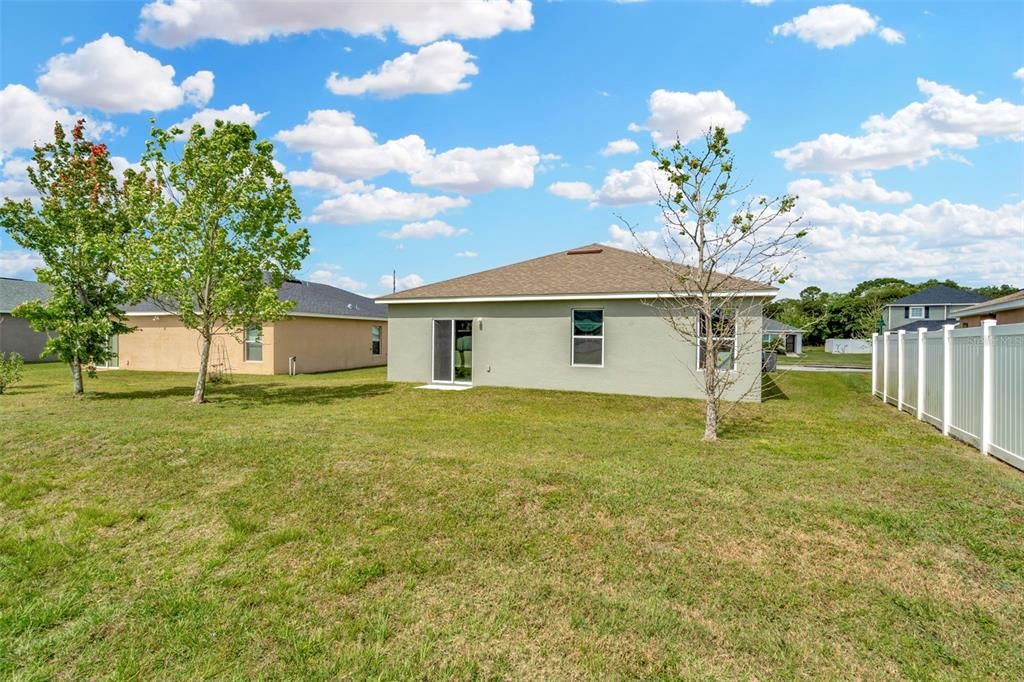 Recently Sold: $335,000 (4 beds, 2 baths, 1569 Square Feet)