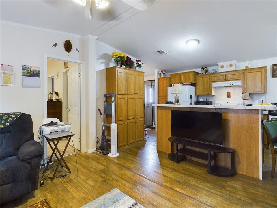For Sale: $225,000 (3 beds, 2 baths, 960 Square Feet)