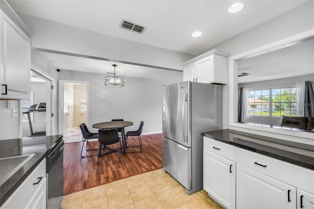 For Sale: $270,000 (2 beds, 2 baths, 1342 Square Feet)