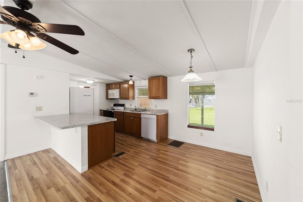 Active With Contract: $189,900 (3 beds, 2 baths, 920 Square Feet)