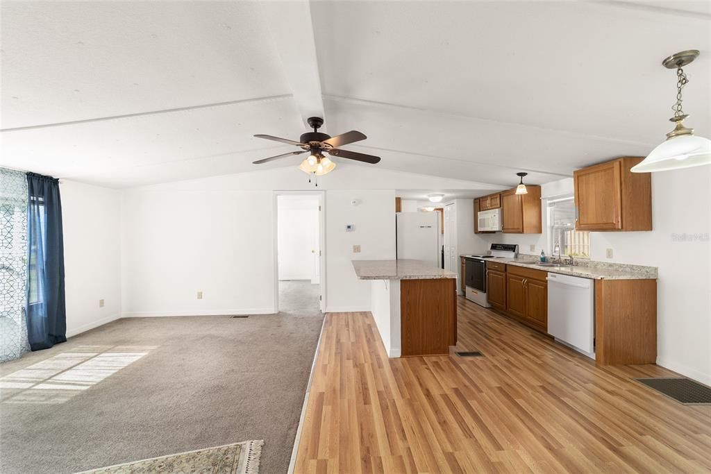 Active With Contract: $189,900 (3 beds, 2 baths, 920 Square Feet)