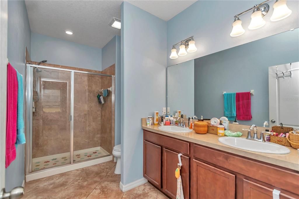 For Sale: $339,900 (2 beds, 2 baths, 1374 Square Feet)