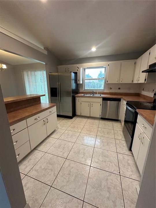 For Rent: $1,600 (3 beds, 2 baths, 1360 Square Feet)