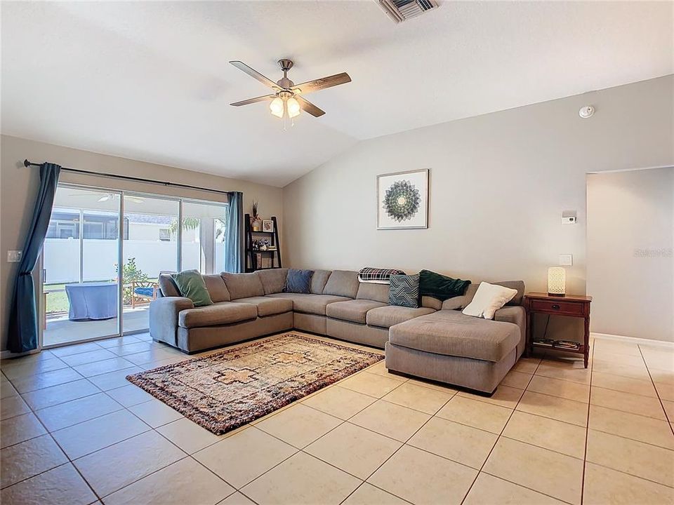 For Sale: $374,900 (3 beds, 2 baths, 1656 Square Feet)