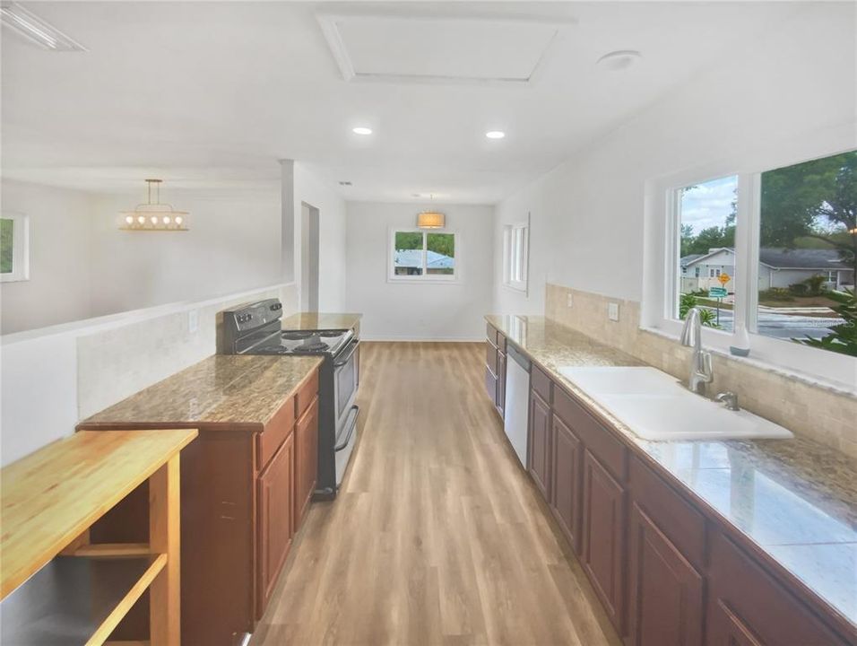 Active With Contract: $441,000 (4 beds, 2 baths, 2416 Square Feet)