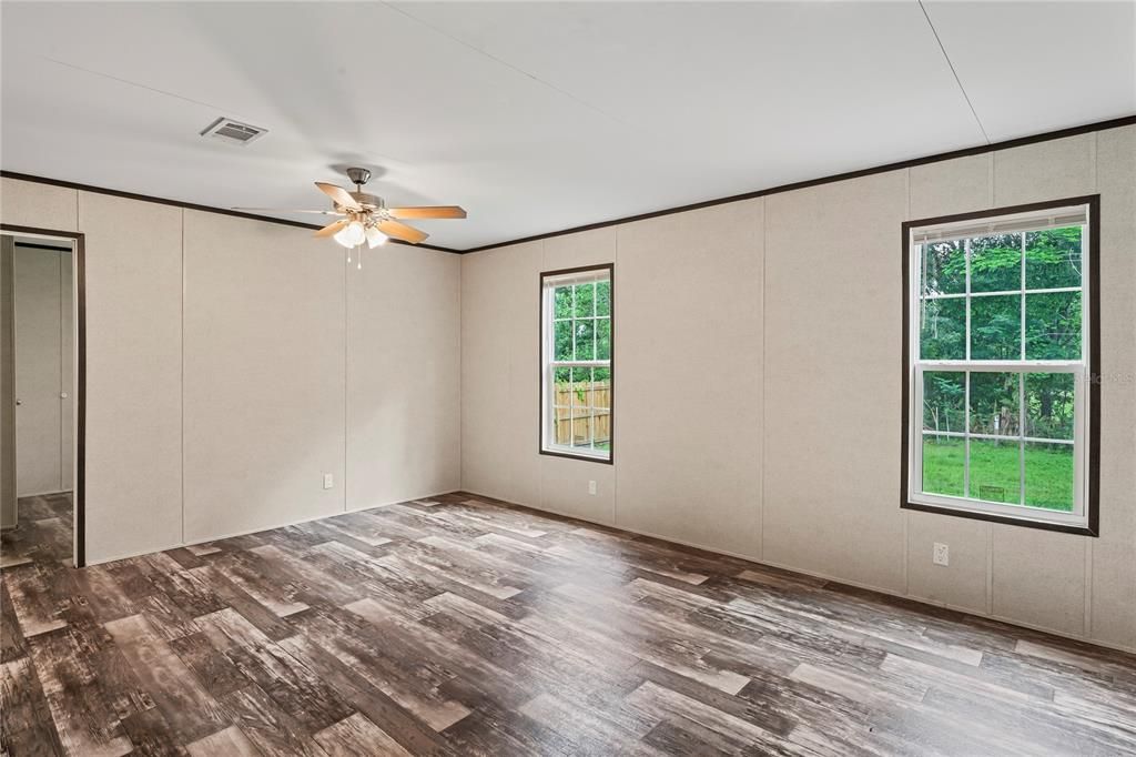 Active With Contract: $249,900 (4 beds, 2 baths, 1493 Square Feet)