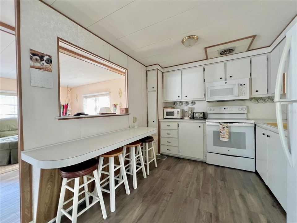 For Sale: $99,900 (2 beds, 2 baths, 912 Square Feet)