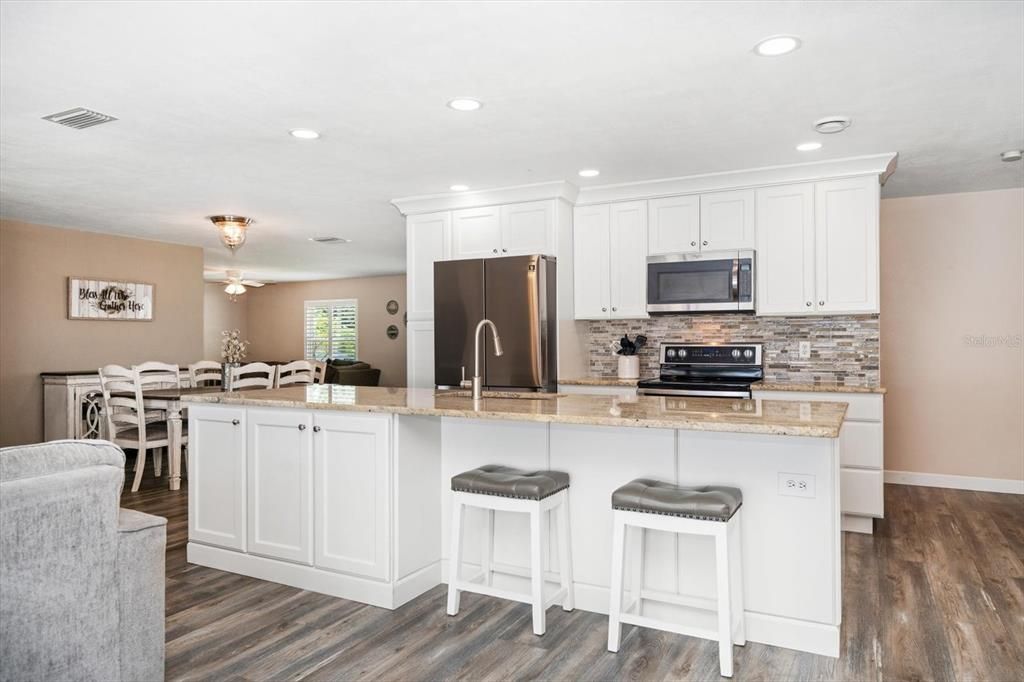Active With Contract: $724,900 (4 beds, 3 baths, 2491 Square Feet)