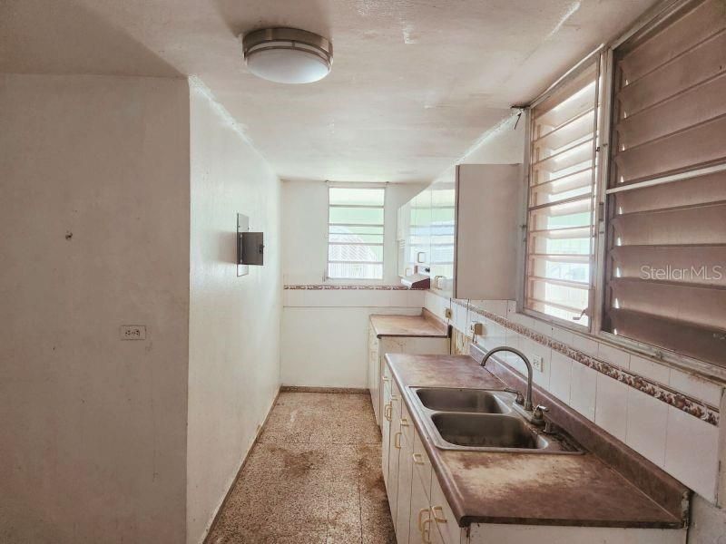 Vendido Recientemente: $74,000 (4 camas, 3 baños, 1422 Pies cuadrados)