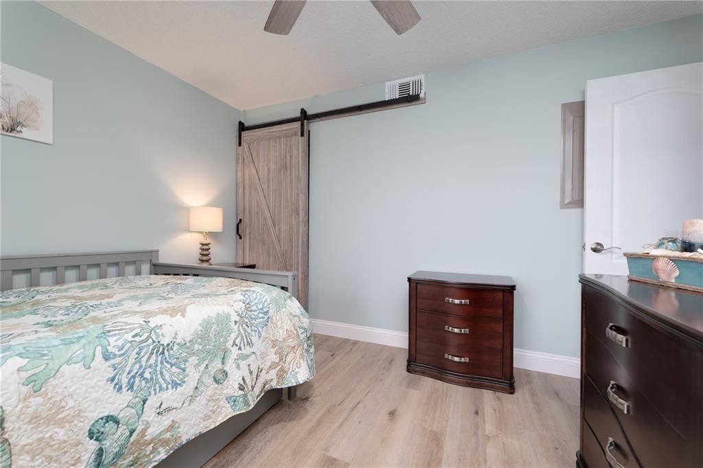 For Sale: $349,000 (2 beds, 2 baths, 1000 Square Feet)