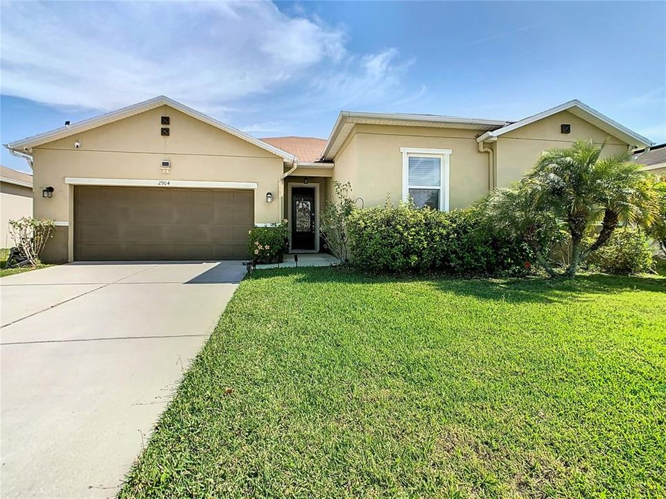 For Sale: $399,900 (4 beds, 2 baths, 2105 Square Feet)
