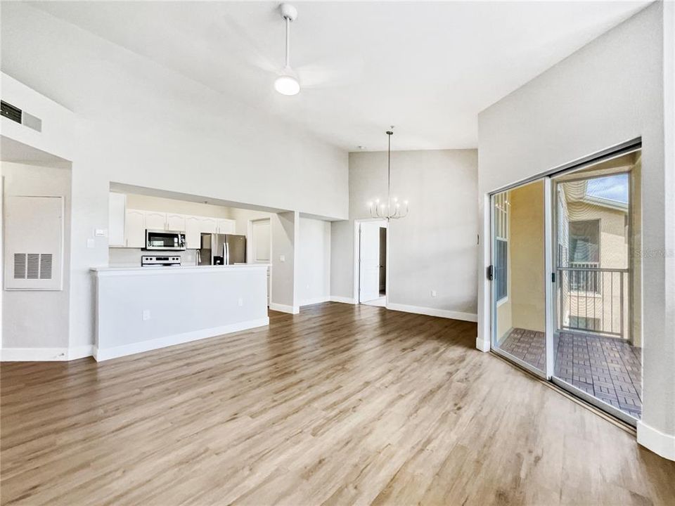 For Sale: $245,000 (2 beds, 2 baths, 1089 Square Feet)