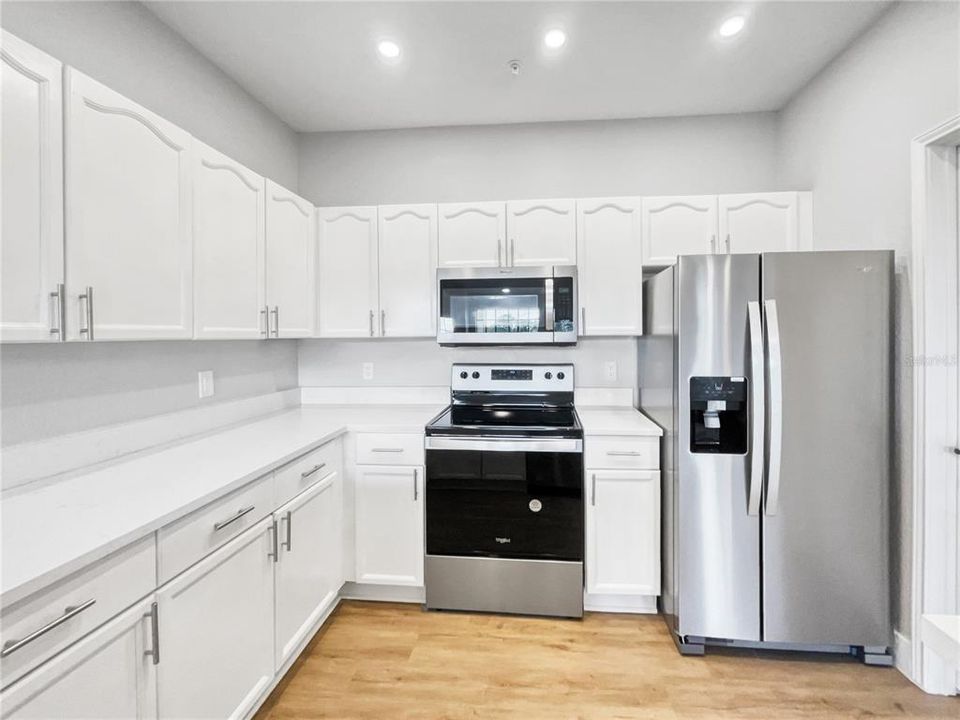 Active With Contract: $237,000 (2 beds, 2 baths, 1089 Square Feet)