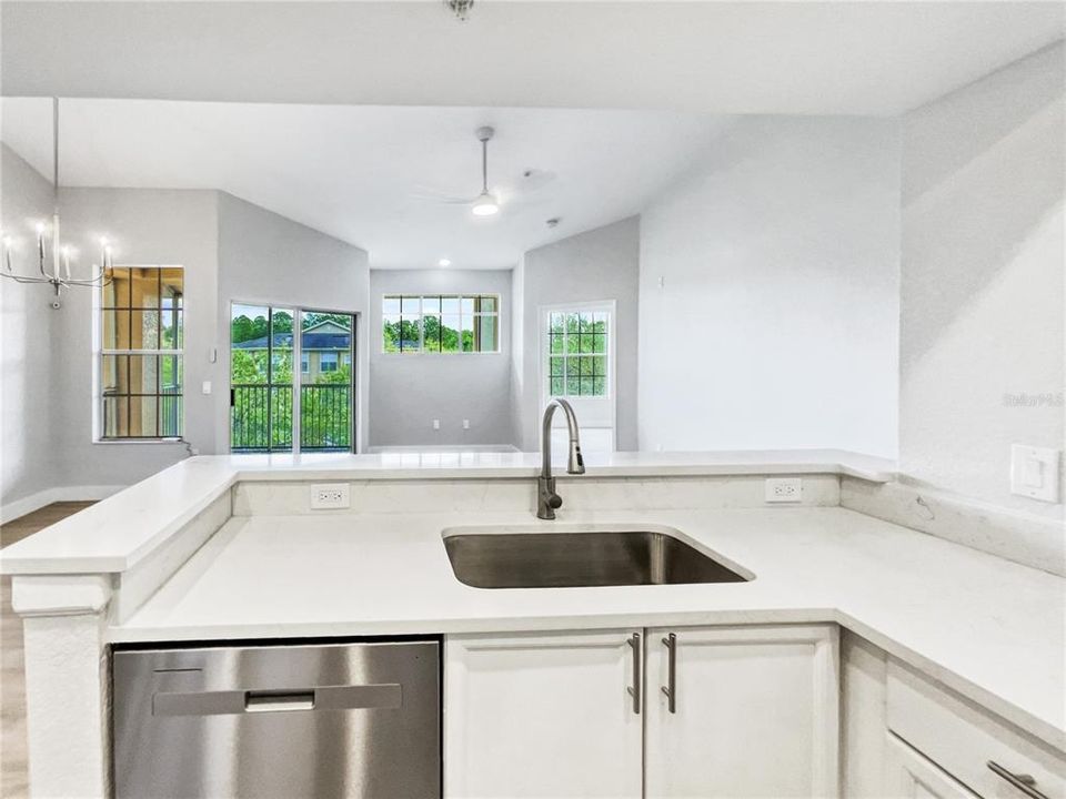 For Sale: $245,000 (2 beds, 2 baths, 1089 Square Feet)