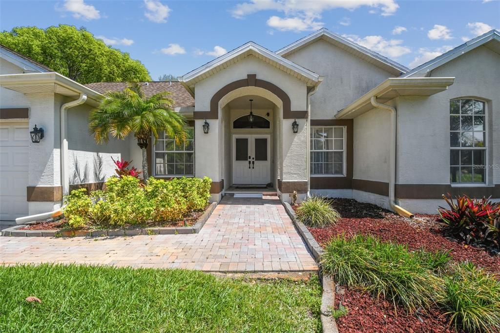 Recently Sold: $440,000 (3 beds, 2 baths, 1966 Square Feet)