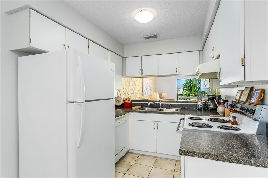 For Sale: $564,000 (2 beds, 1 baths, 1060 Square Feet)