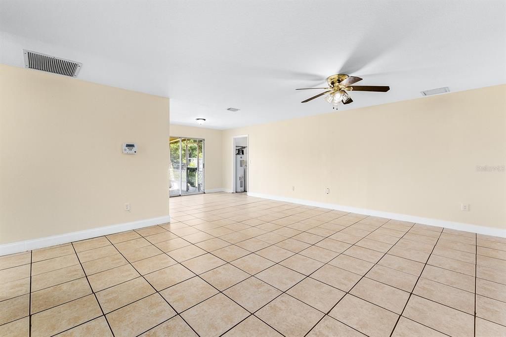 Recently Sold: $200,000 (3 beds, 1 baths, 988 Square Feet)