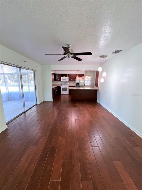 For Rent: $3,200 (3 beds, 2 baths, 1625 Square Feet)
