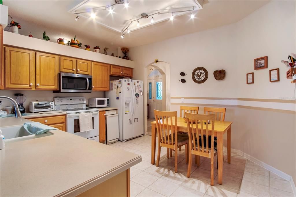 For Sale: $425,000 (3 beds, 2 baths, 2154 Square Feet)