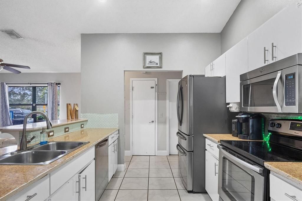 Active With Contract: $400,000 (3 beds, 2 baths, 1314 Square Feet)