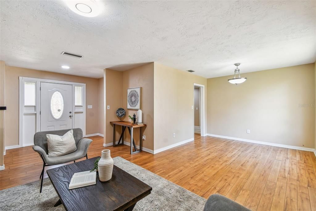 Recently Sold: $349,900 (3 beds, 2 baths, 1638 Square Feet)