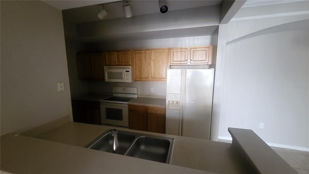 Active With Contract: $1,595 (1 beds, 1 baths, 790 Square Feet)