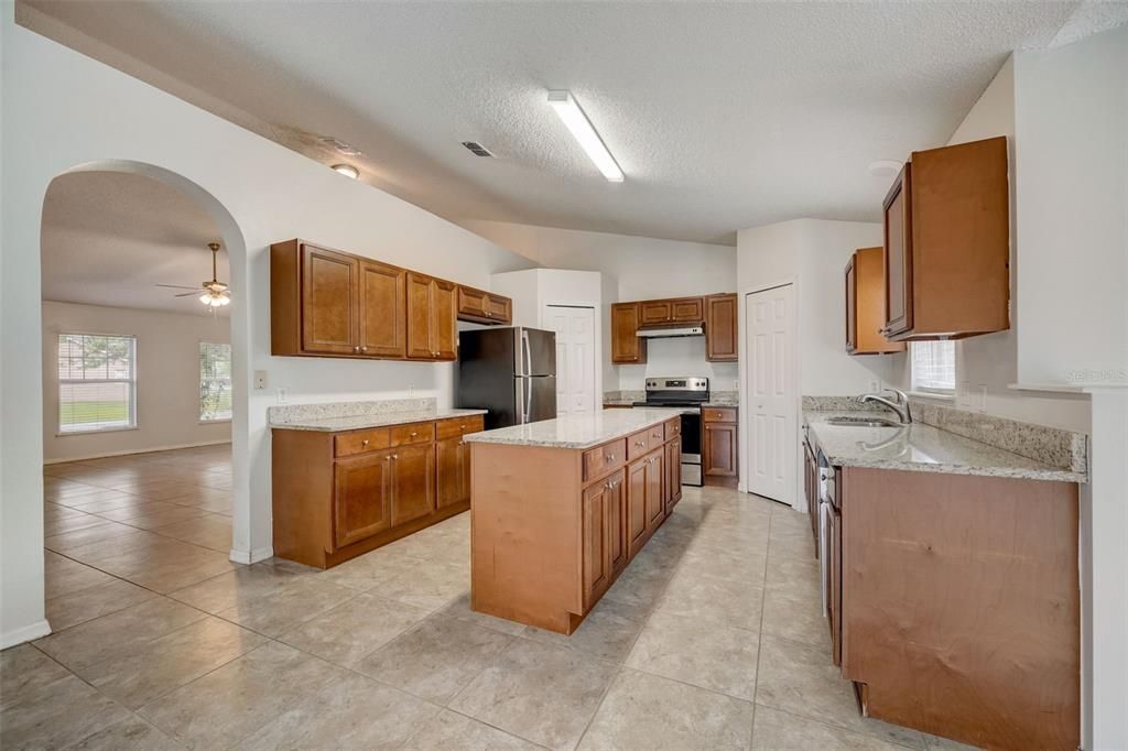 For Sale: $369,900 (4 beds, 2 baths, 2088 Square Feet)