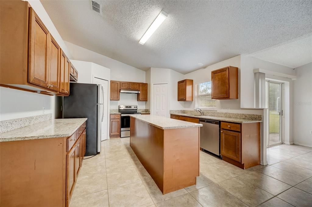 For Sale: $369,900 (4 beds, 2 baths, 2088 Square Feet)