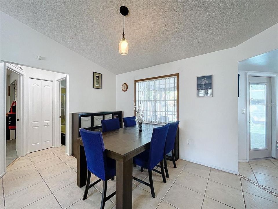 Recently Sold: $429,950 (2 beds, 2 baths, 1327 Square Feet)