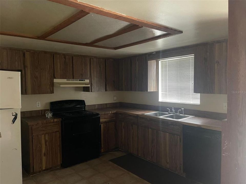 For Sale: $360,000 (3 beds, 2 baths, 1400 Square Feet)