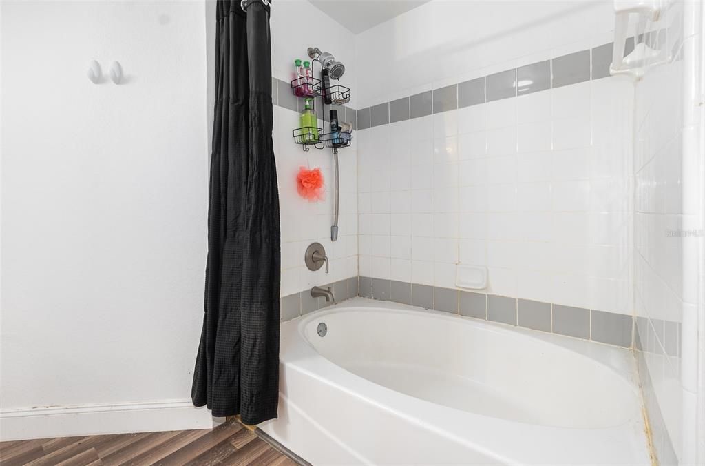 For Sale: $259,000 (3 beds, 2 baths, 1260 Square Feet)