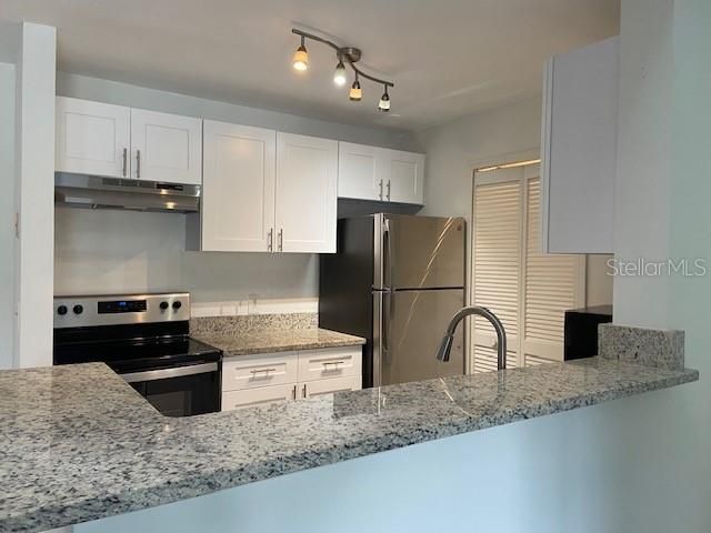 Active With Contract: $1,950 (2 beds, 2 baths, 1422 Square Feet)