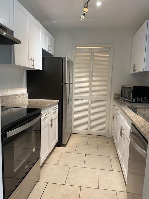 Active With Contract: $1,950 (2 beds, 2 baths, 1422 Square Feet)