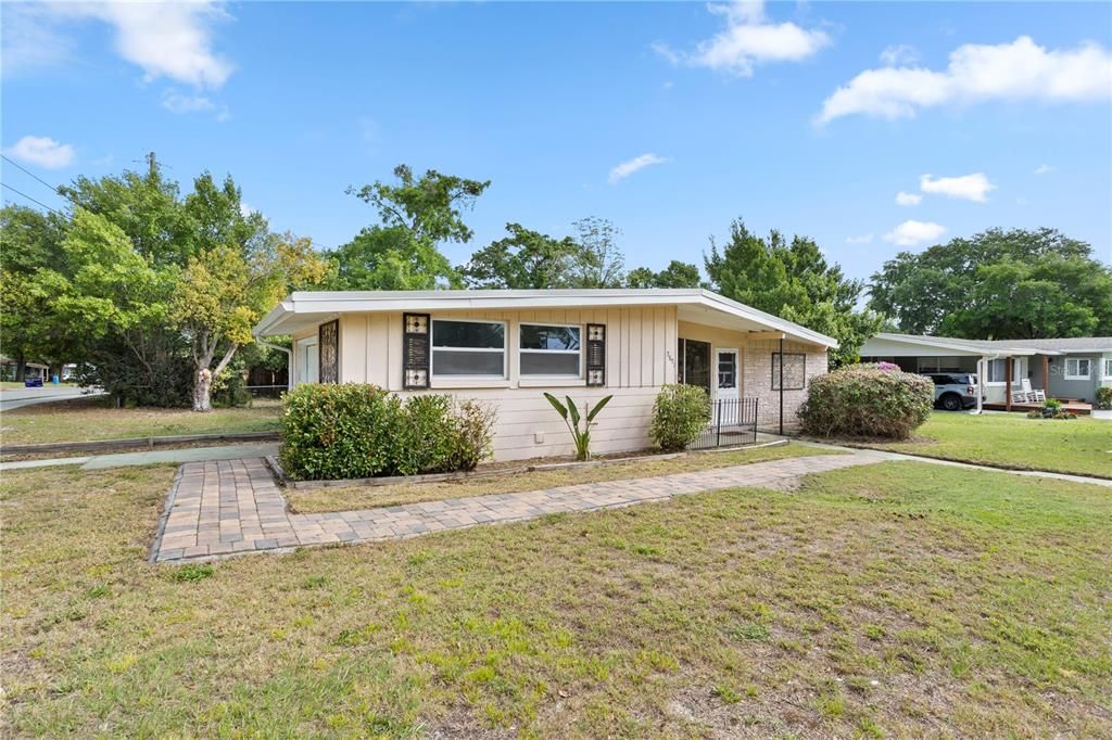 Active With Contract: $399,500 (3 beds, 2 baths, 1477 Square Feet)