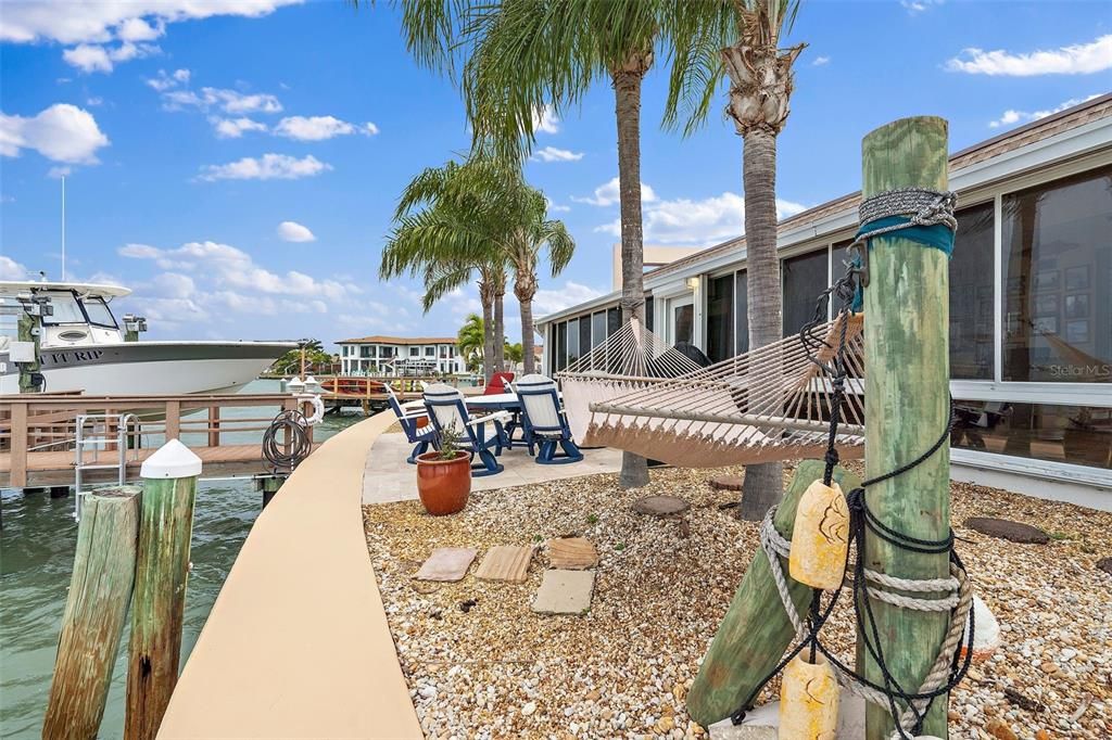 Recently Sold: $999,500 (3 beds, 3 baths, 2400 Square Feet)