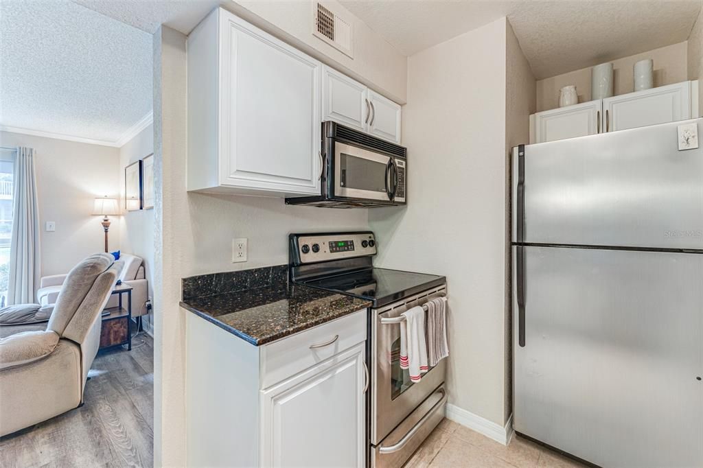 For Rent: $1,600 (1 beds, 1 baths, 694 Square Feet)