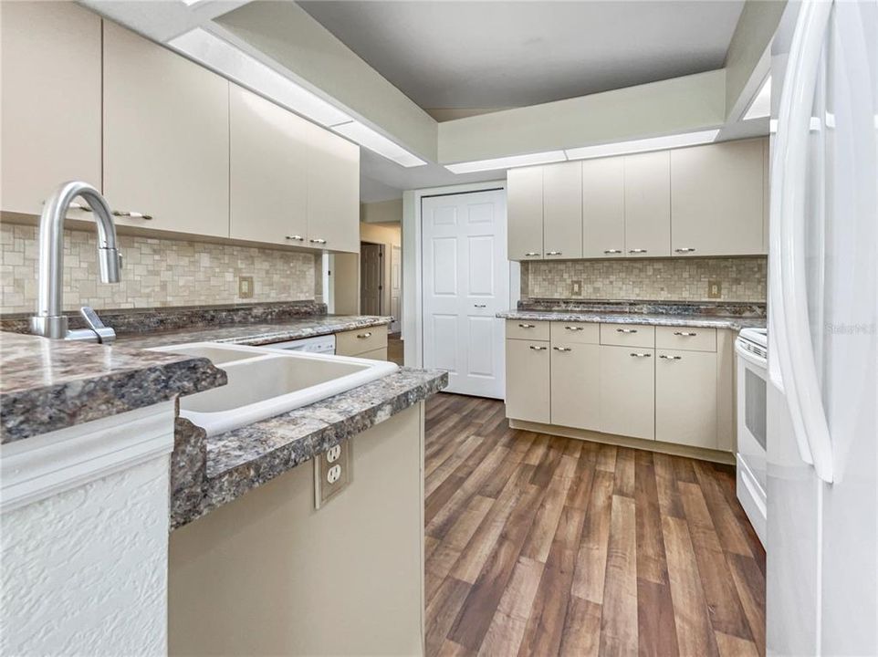 Active With Contract: $329,000 (3 beds, 2 baths, 1307 Square Feet)