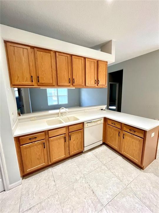 For Rent: $2,200 (3 beds, 2 baths, 2133 Square Feet)