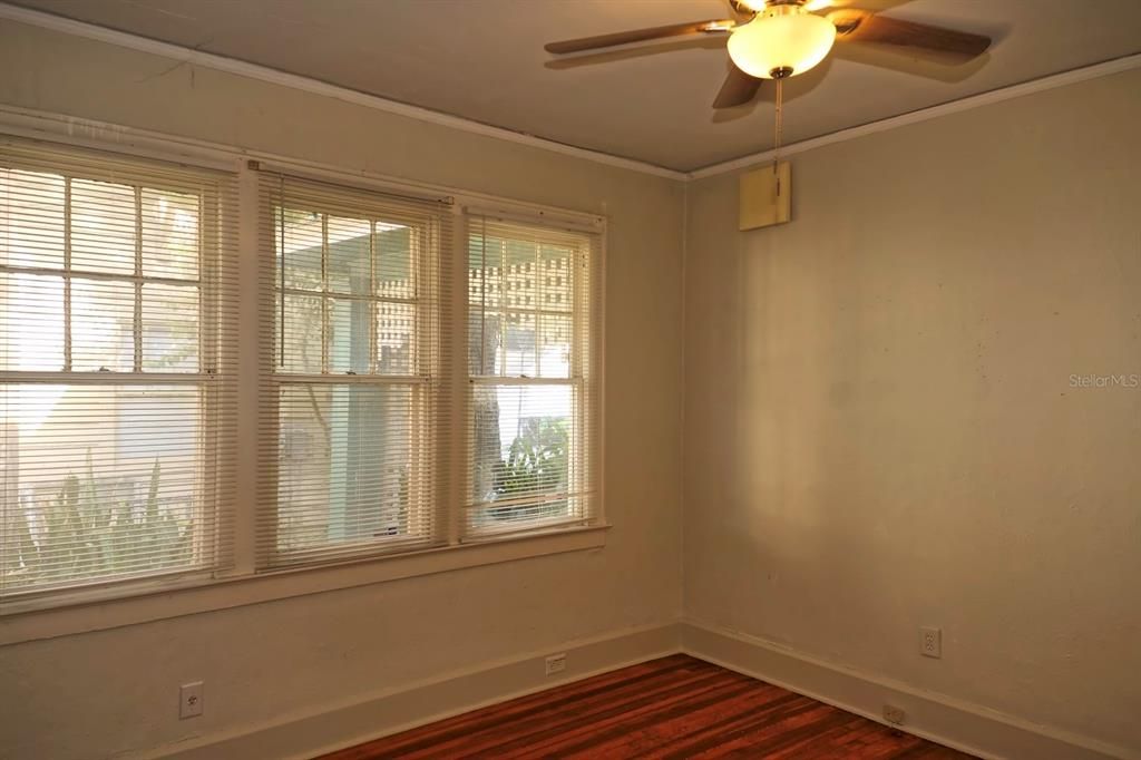 For Rent: $2,300 (3 beds, 2 baths, 1355 Square Feet)