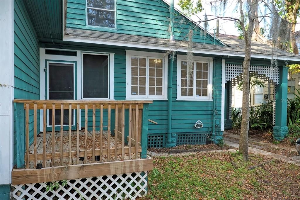 Recently Rented: $2,300 (3 beds, 2 baths, 1355 Square Feet)