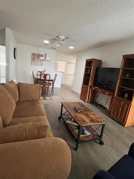 For Rent: $1,600 (2 beds, 2 baths, 1366 Square Feet)