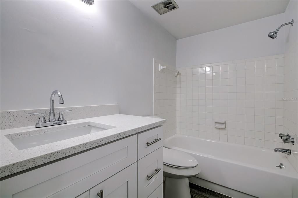 For Sale: $173,900 (2 beds, 2 baths, 923 Square Feet)