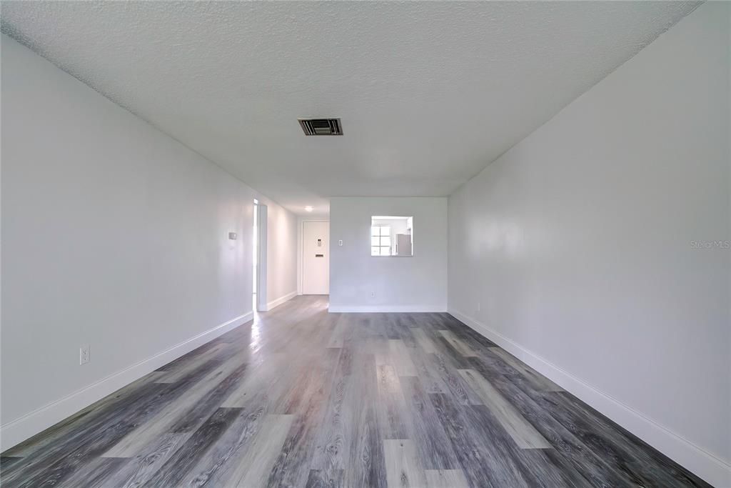 For Sale: $173,900 (2 beds, 2 baths, 923 Square Feet)