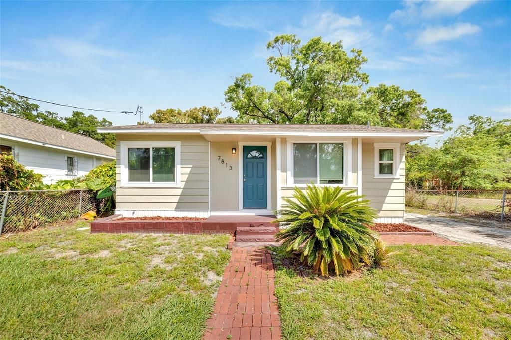 For Sale: $249,999 (3 beds, 2 baths, 919 Square Feet)