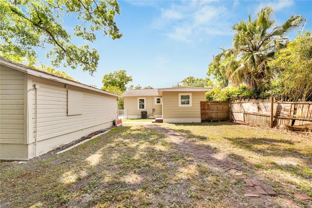 For Sale: $249,999 (3 beds, 2 baths, 919 Square Feet)