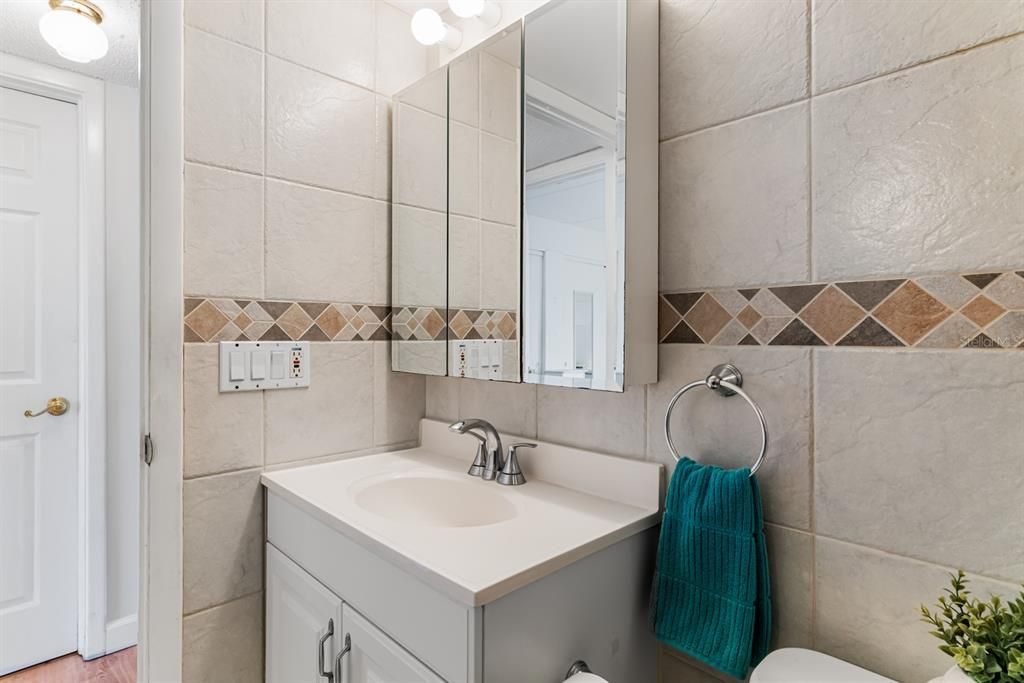 Main bathroom with vanity